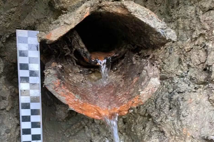 Zbulim arkeologjik në Selenicë, gjatë punimeve del në dritë një çezmë e shekujve XV-XVI