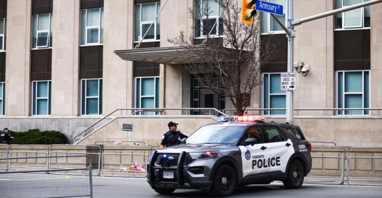 Të shtëna me armë pranë Konsullatës së SHBA në Toronto, autorët arratisen